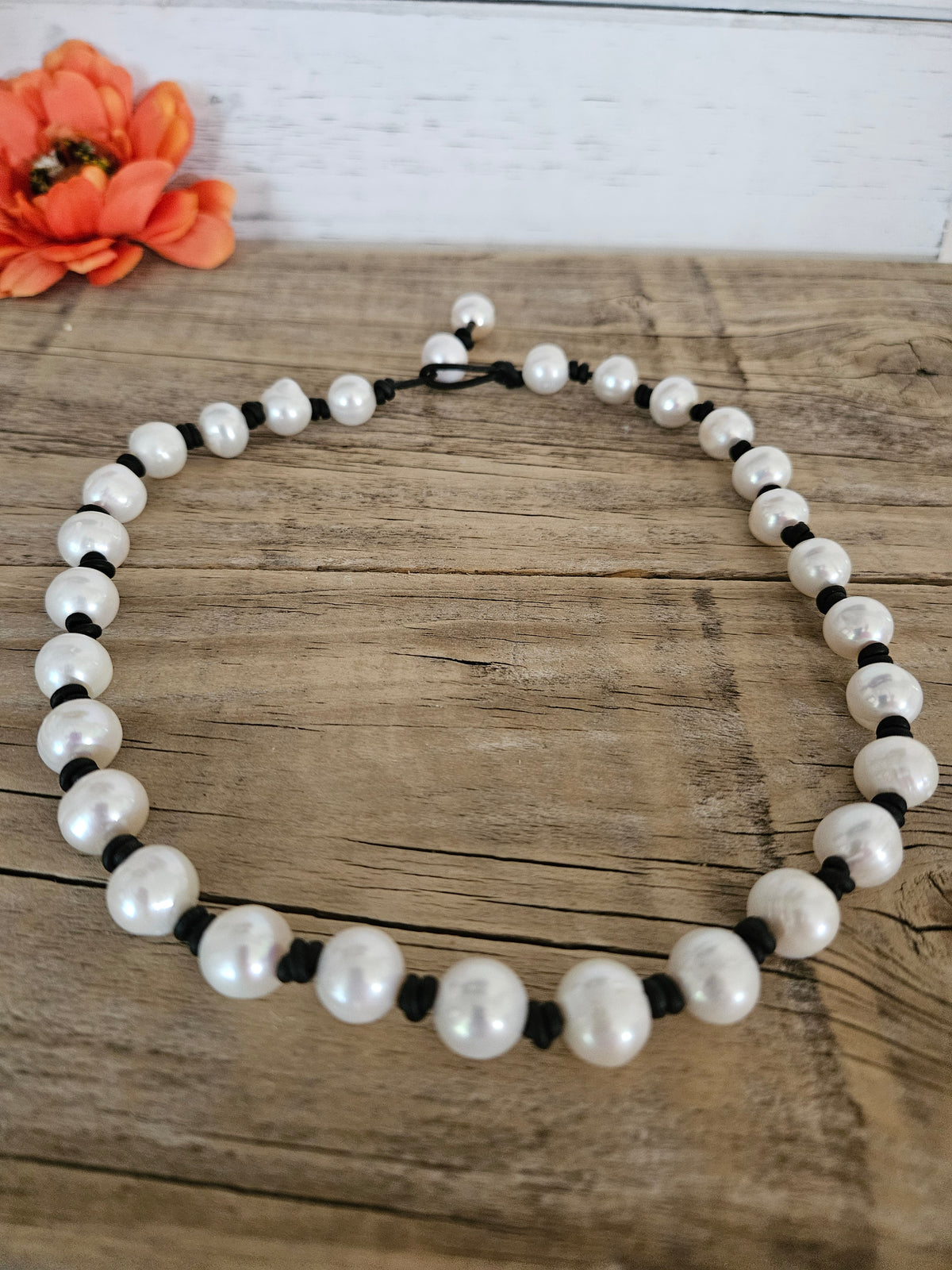 Leather Freshwater Pearl- White Freshwater Pearl Knotted on Leather 18"