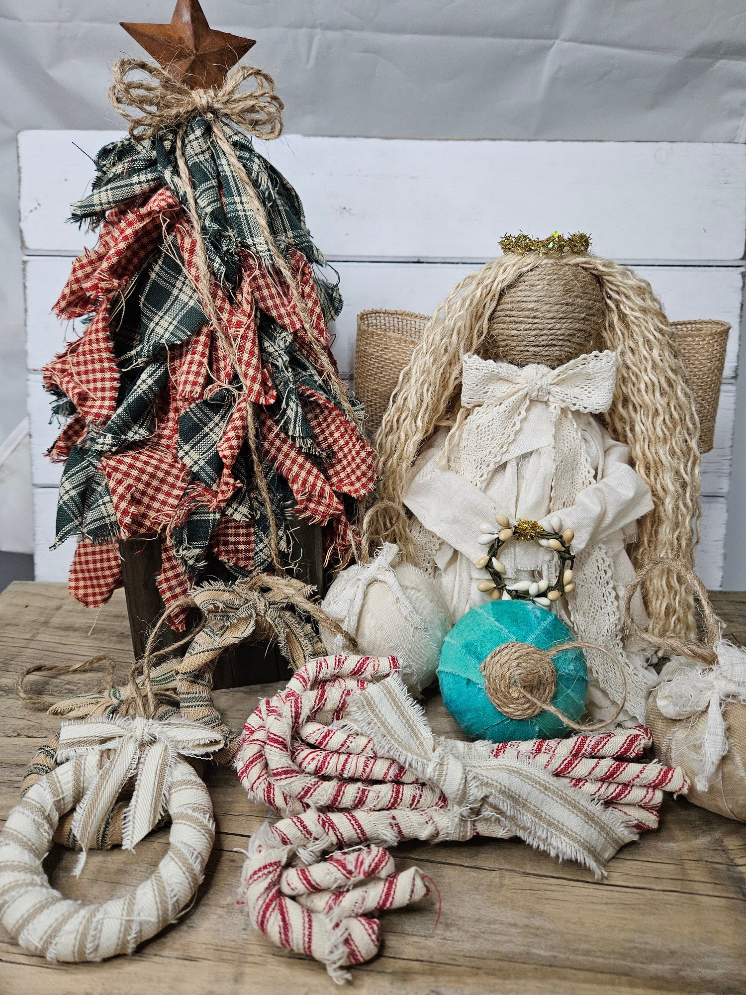 Seasonal Crafted Holiday Décor