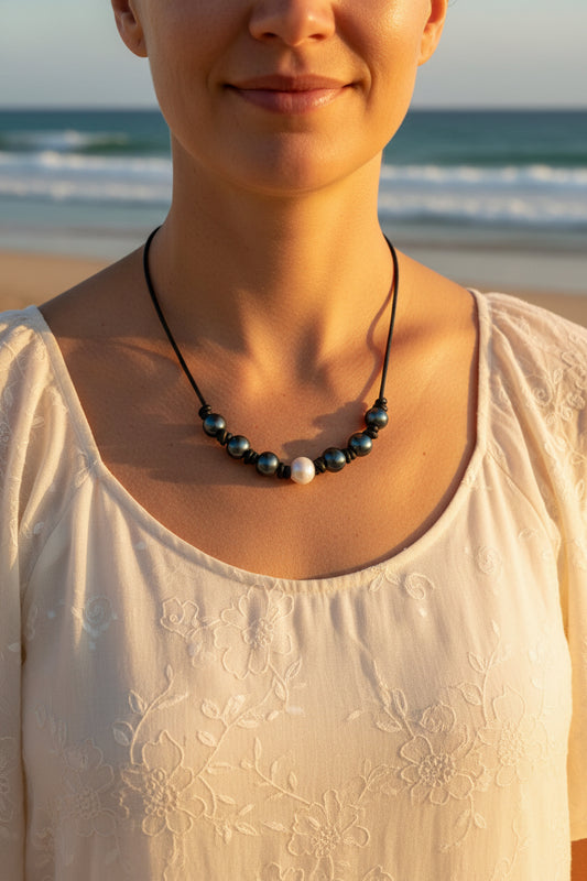 Leather black Pearl Necklace 