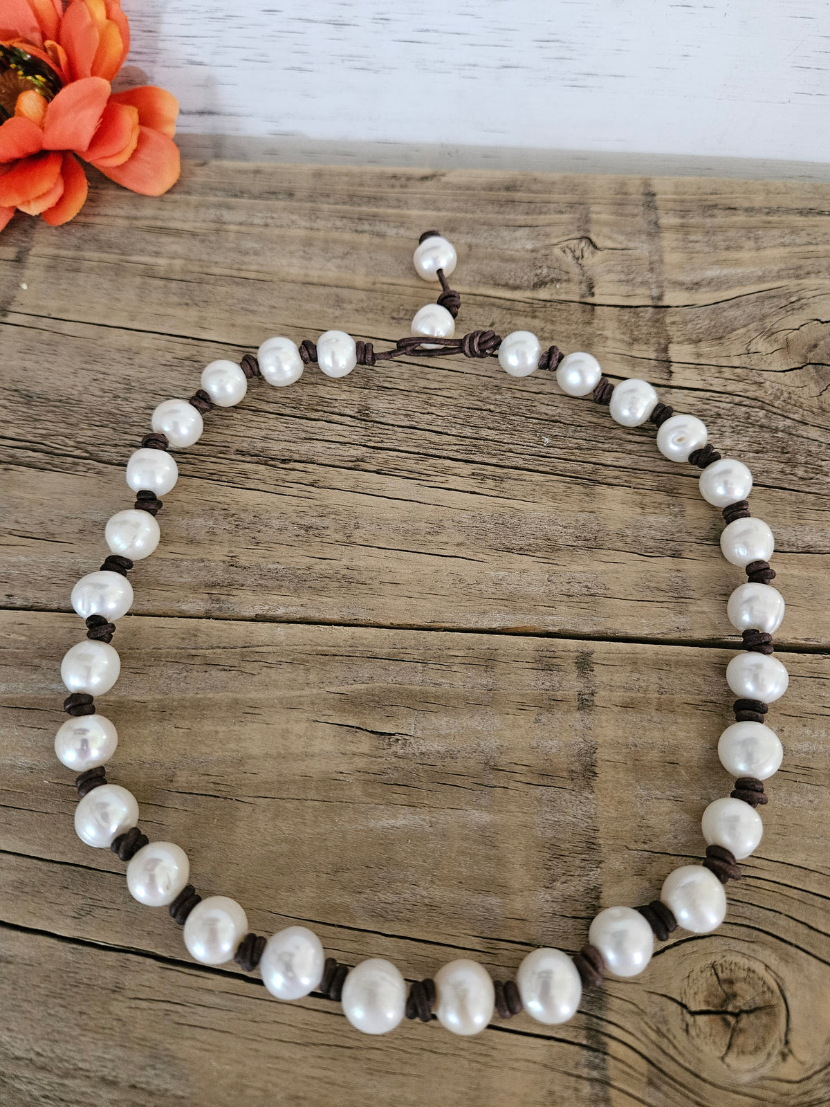 Leather Freshwater Pearl- White Freshwater Pearl Knotted on Leather 18"