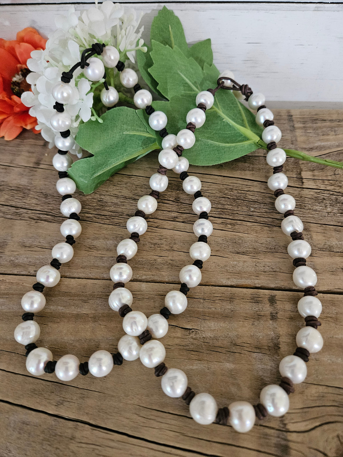 Leather Freshwater Pearl- White Freshwater Pearl Knotted on Leather 18"