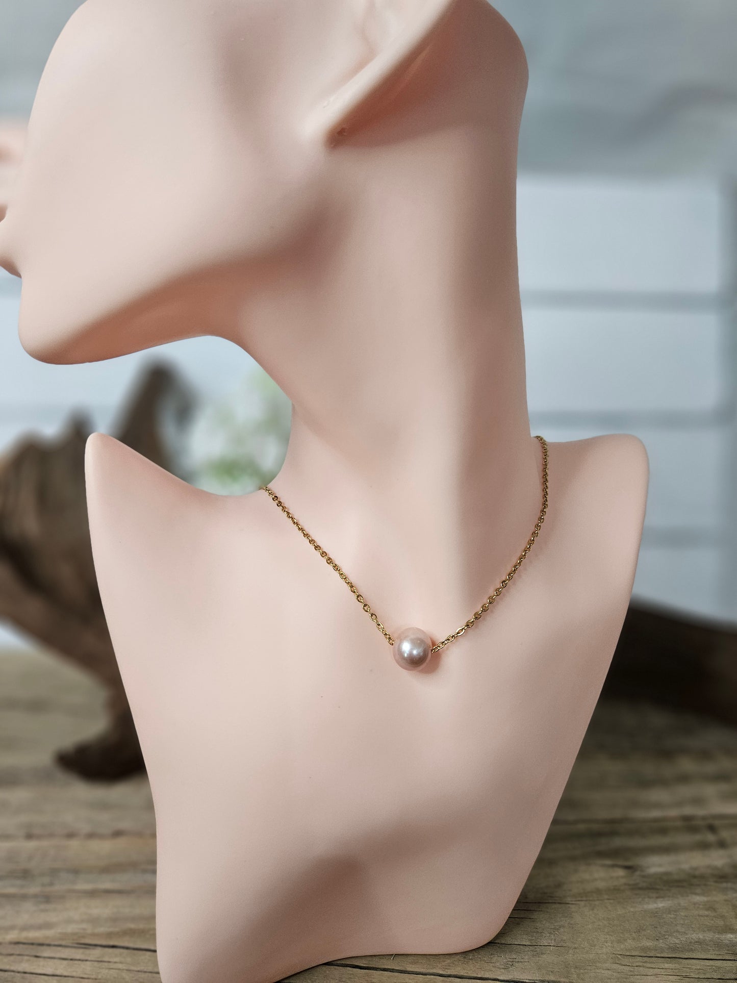 Floating Mauve Freshwater Pearl Necklace in Gold Stainless Steel