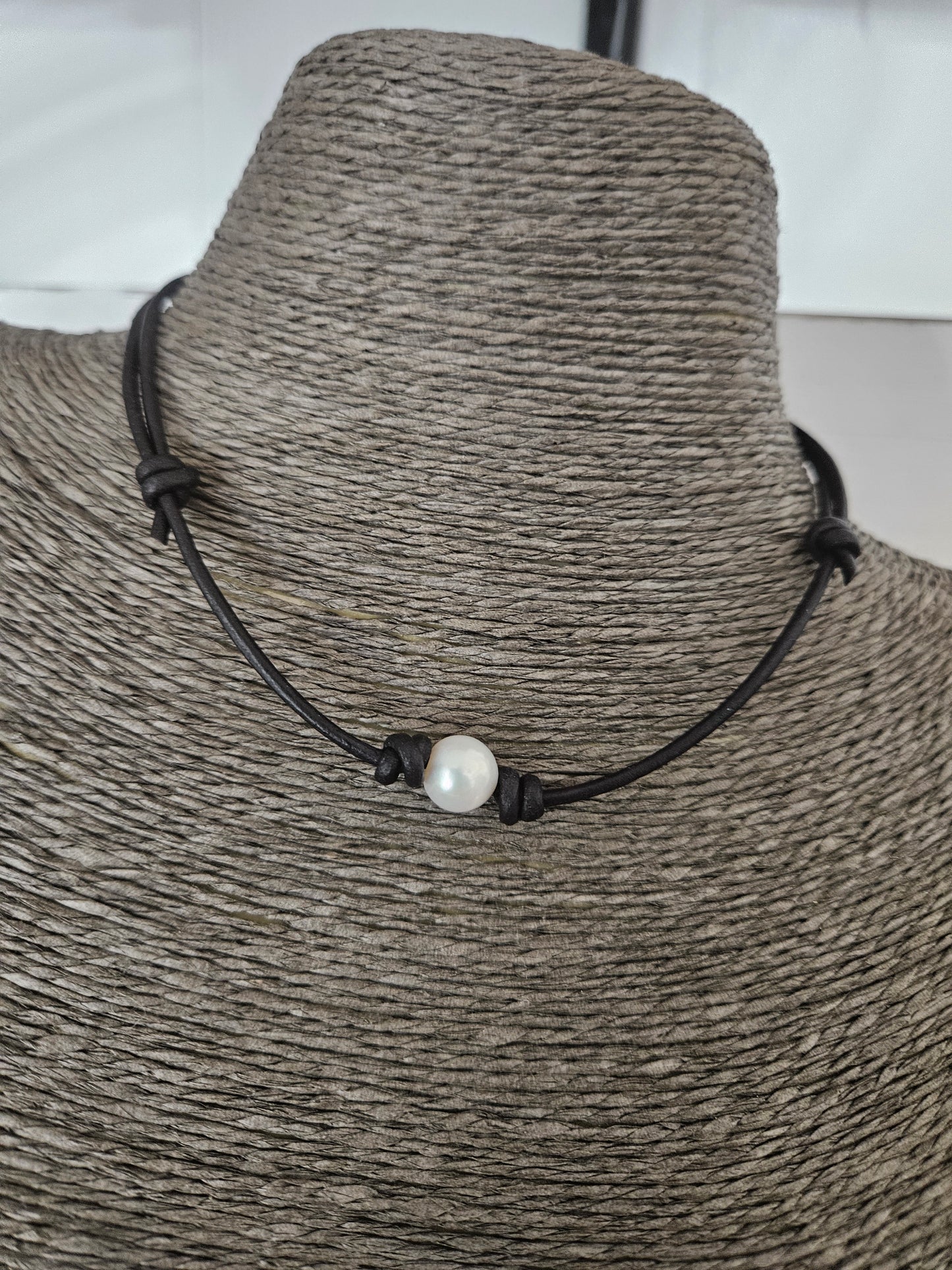 Leather Choker Necklace with Single Freshwater Pearl