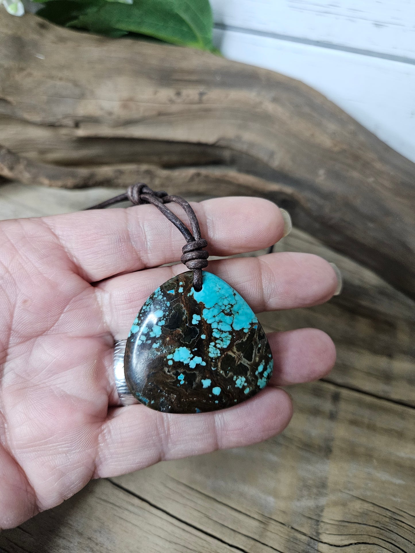 Adjustable Turquoise Stone Pendant Leather Choker