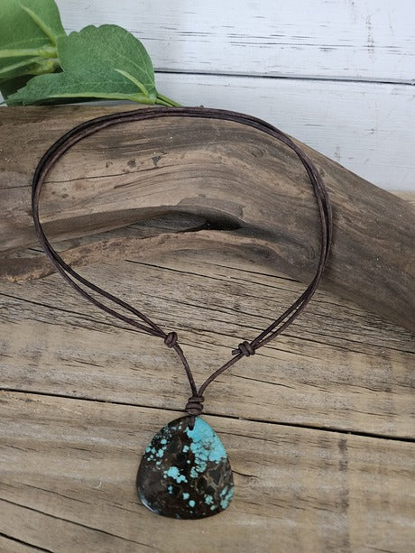Adjustable Turquoise Stone Pendant Leather Choker